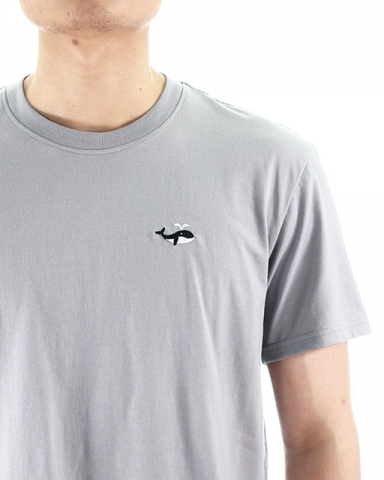 MEN CARTOON WHALE EMBROIDERY LOGO TEE IN MID GREY